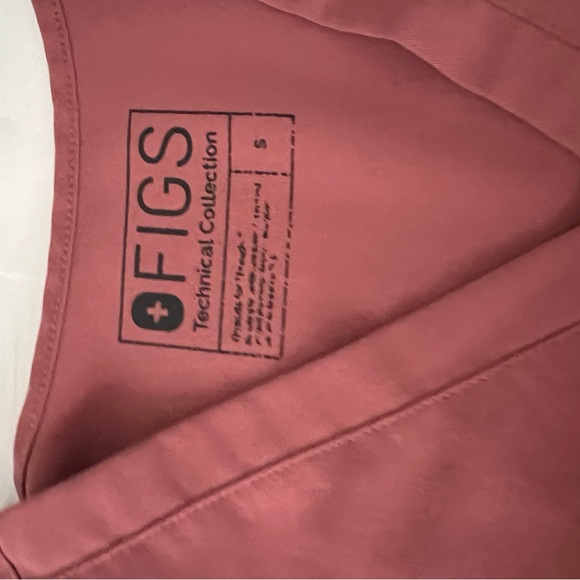 FIGS Women's Scrub Set in Mauve - Picture 2 of 3